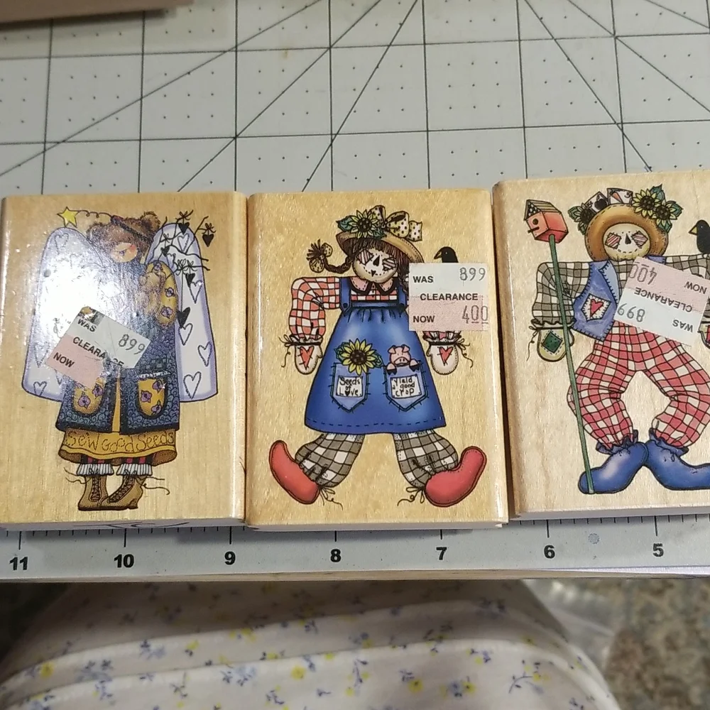 Alma Lynne rubber stamps. Boy scarecrow, girl scarecrow and angel bear. - Picture 1 of 7